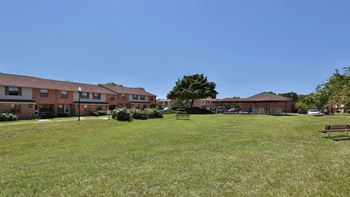 -like setting and well manicured grounds at Chapel Valley Townhomes, Baltimore